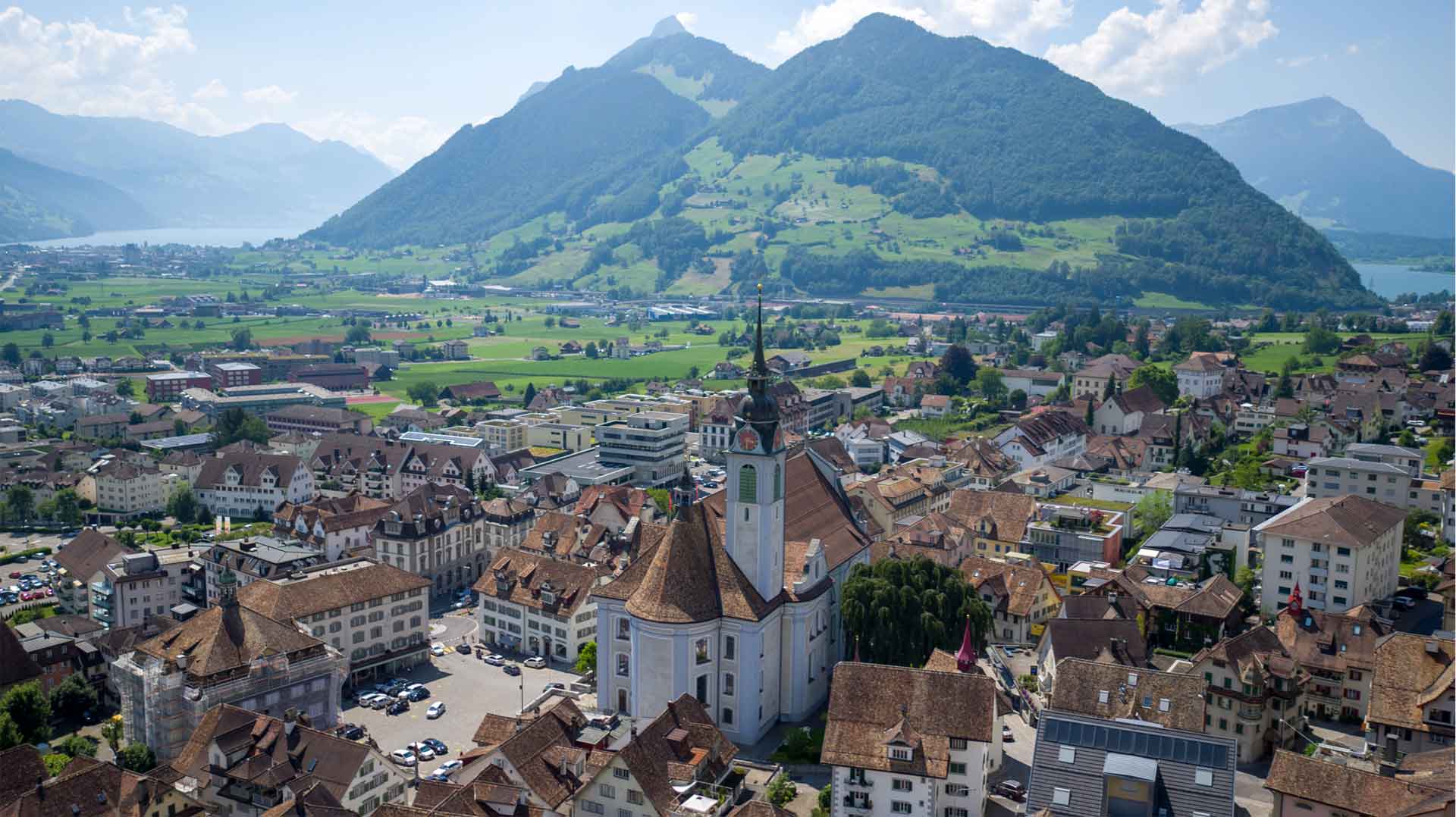 Blick auf Brunnen und den Vierwaldstättersee im Kanton Schwyz