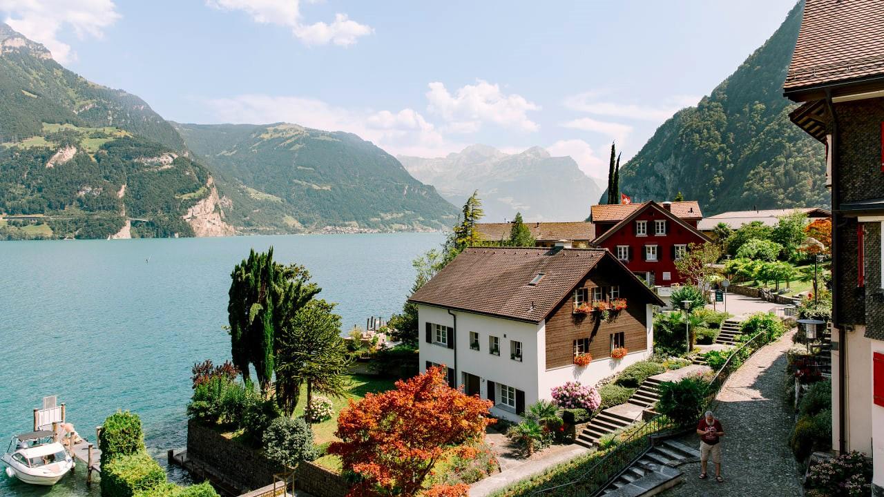 Blick auf Altdorf und die Urner Berge im Kanton Uri